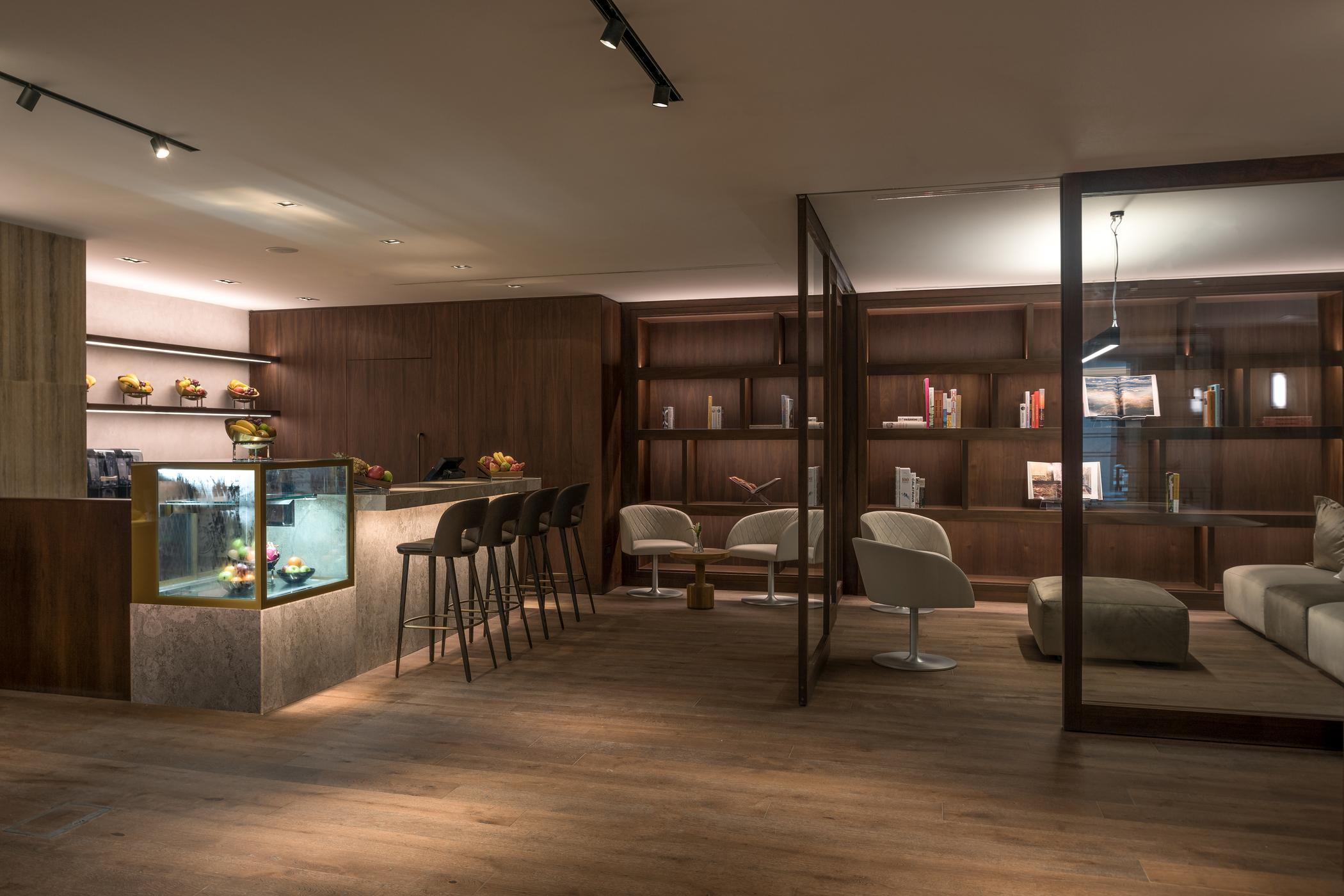 Amara - Sea Your Only View™ Limassol Luaran gambar The lounge at the airport
