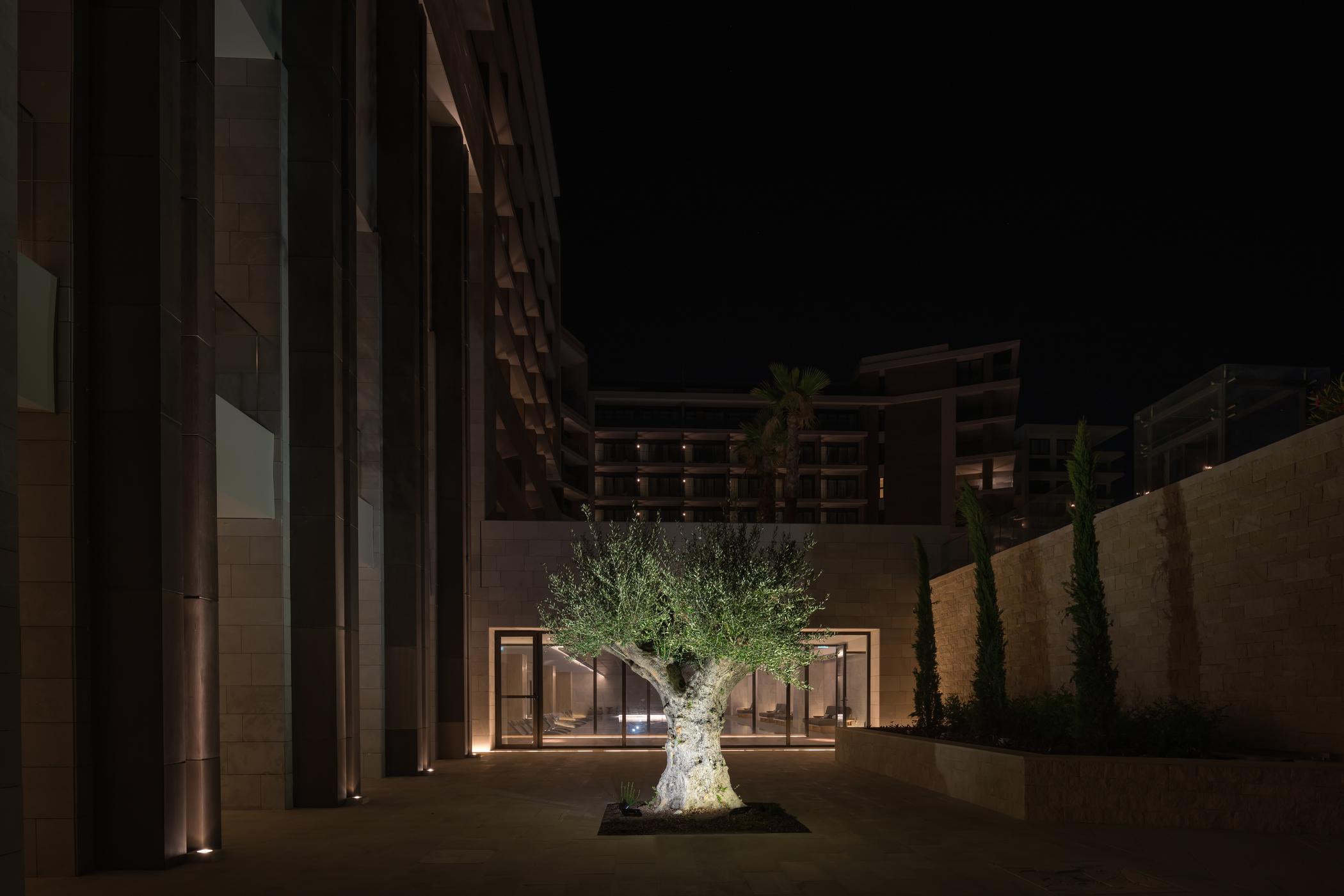 Amara - Sea Your Only View™ Limassol Luaran gambar The hotel at night