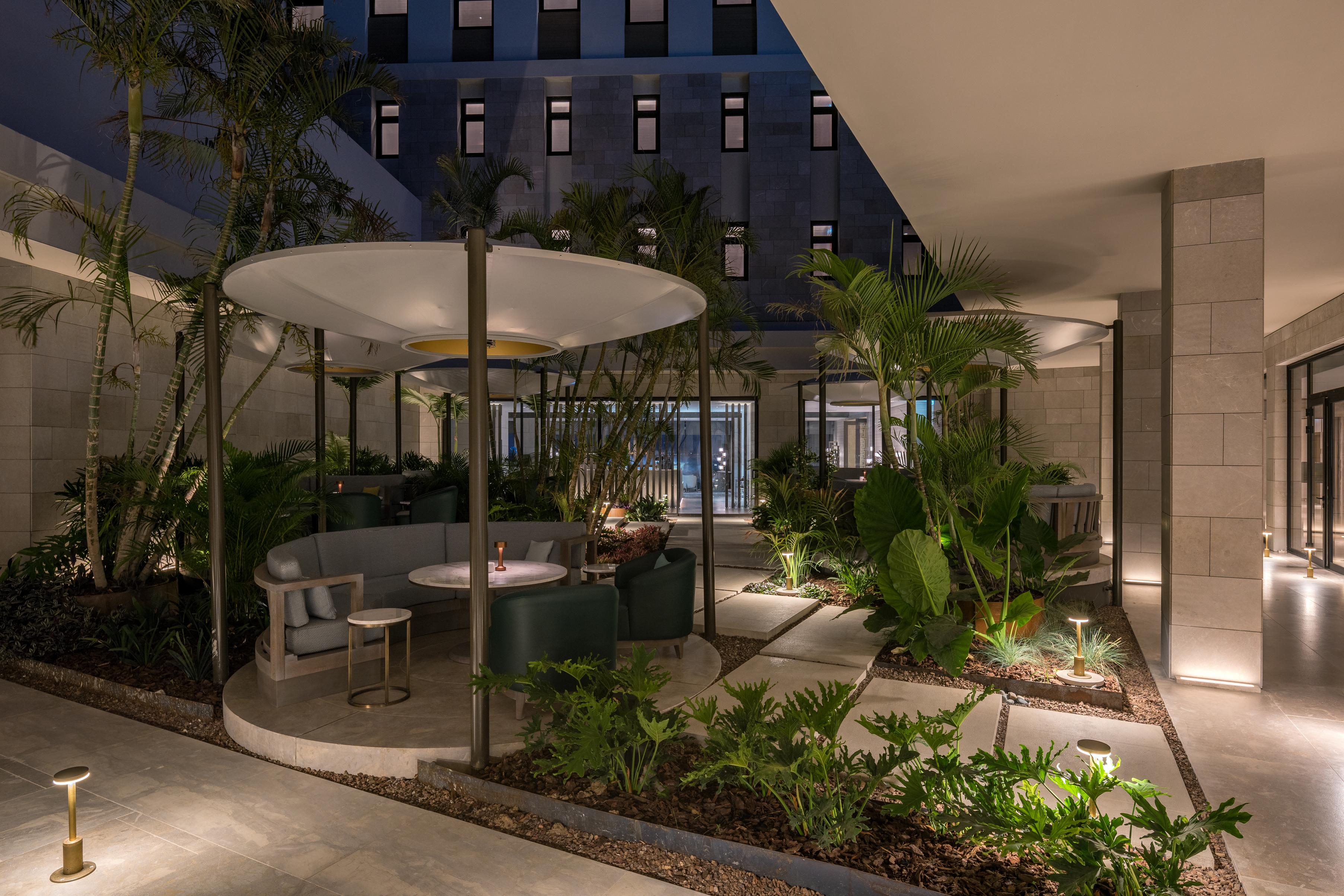 Amara - Sea Your Only View™ Limassol Luaran gambar The hotel's courtyard