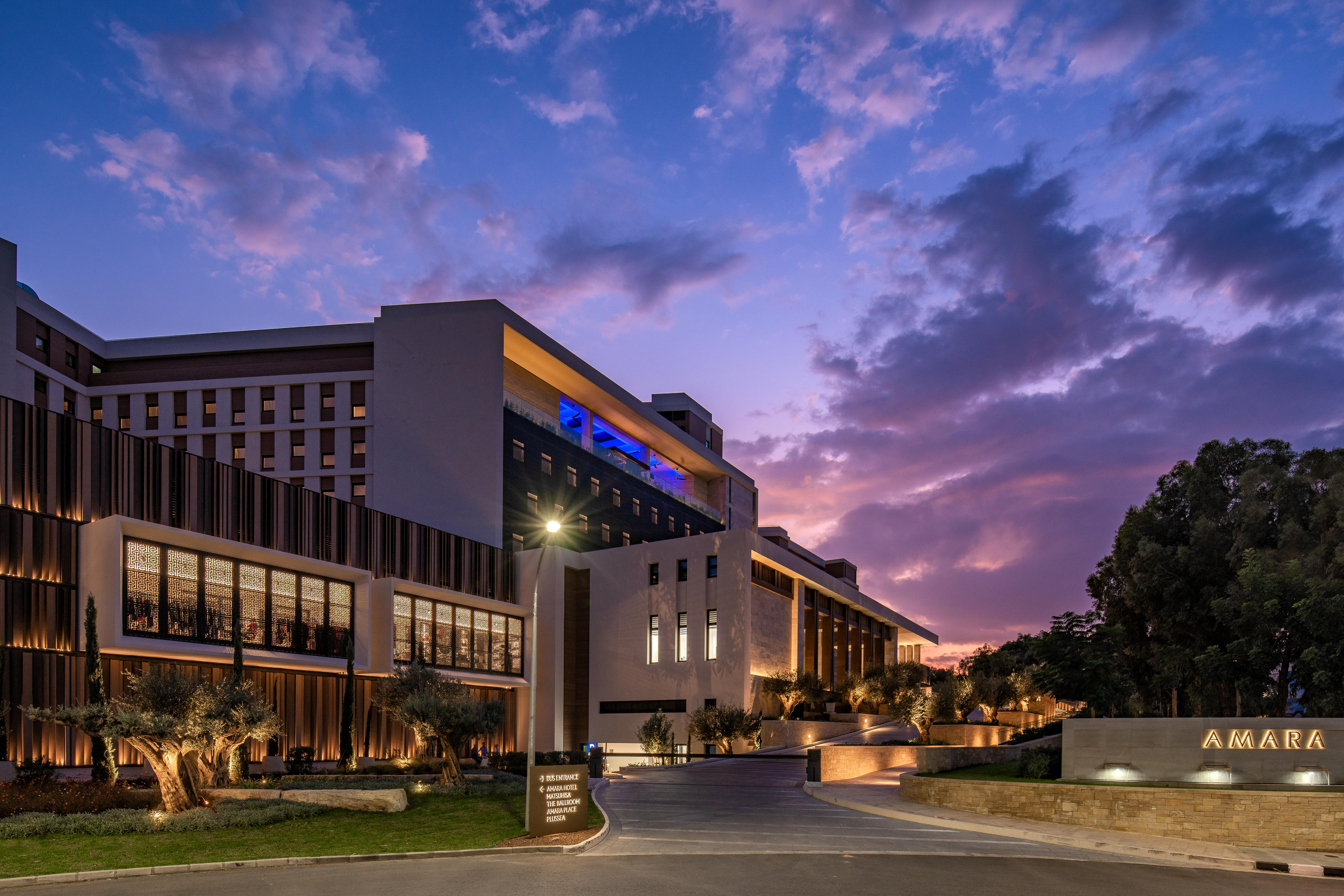 Amara - Sea Your Only View™ Limassol Luaran gambar The hotel at night
